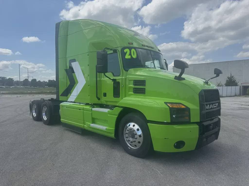 Used 2020 MACK Conventional - Sleeper Truck image 5