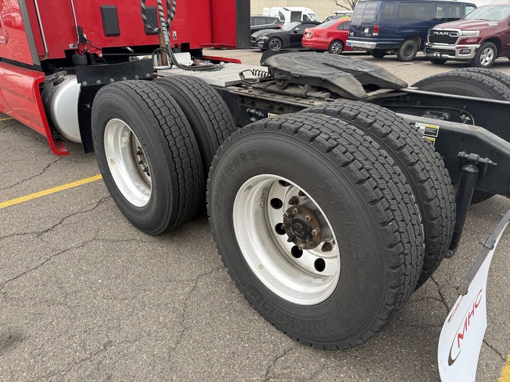 Used 2022 PETERBILT 579 image 11