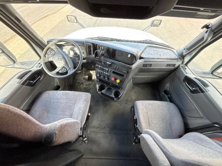 2023 International LT62F image 5