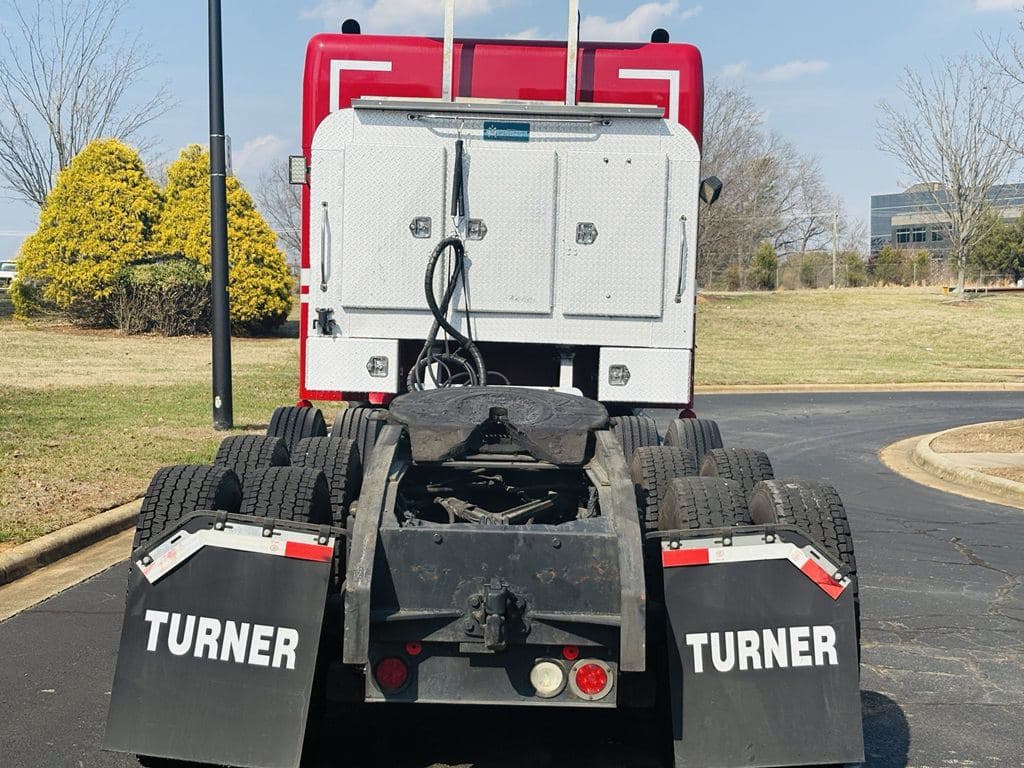 Used 2021 PETERBILT 389 image 4