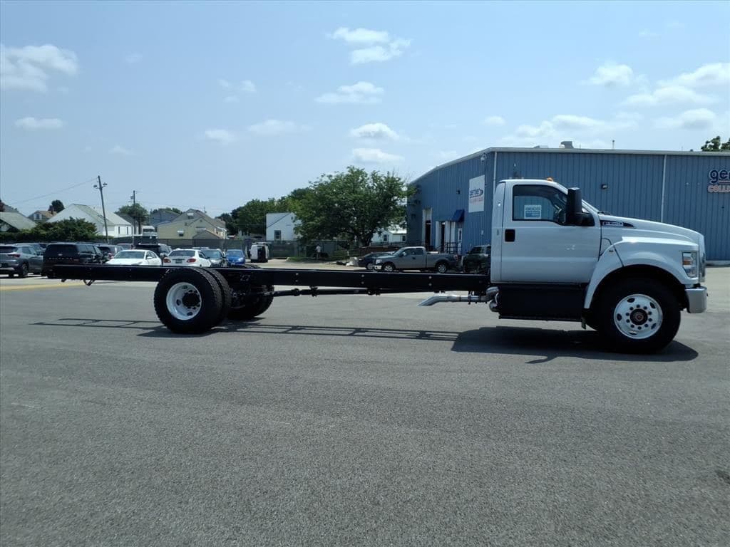 2027 Ford F750 SD image 3