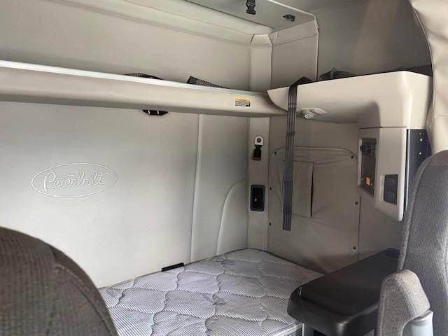 2023 Peterbilt 567 image 10