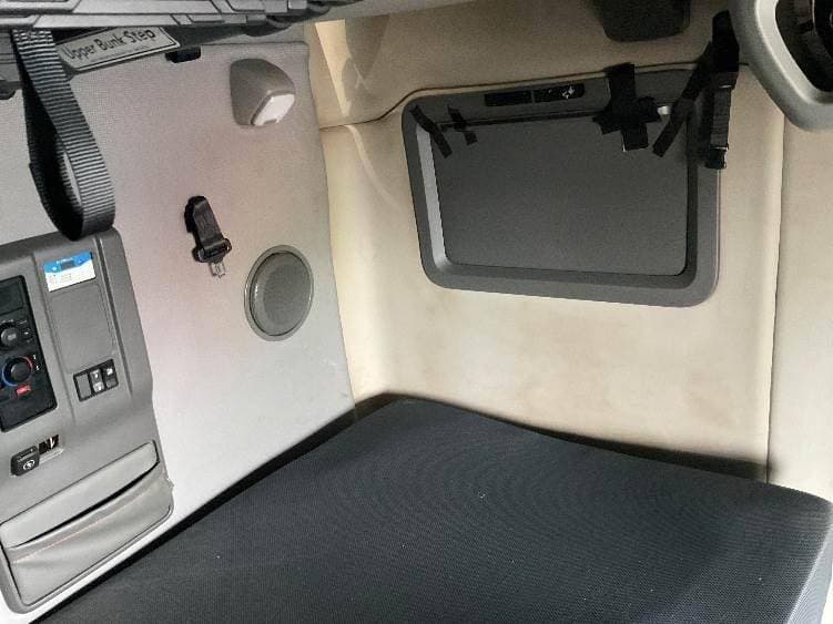 2022 Volvo VNL image 12