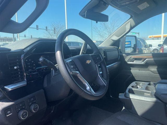 2025 Chevrolet Silverado 2500HD LT image 9