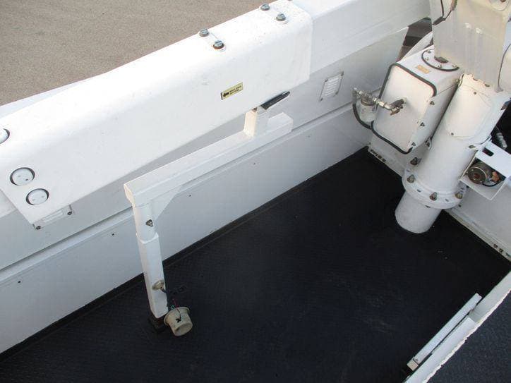 2018 Ford F550 SUPER CAB BUCKET TRUCK 4X4 image 30