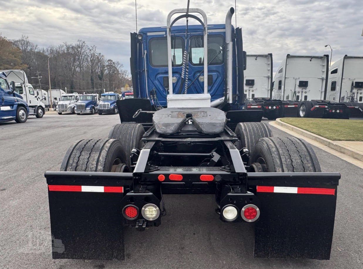 2017 Freightliner Cascadia 125 image 6