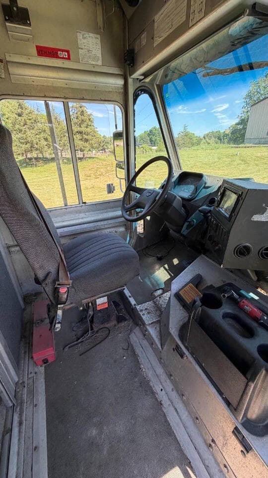 2014 Freightliner MT45 image 4