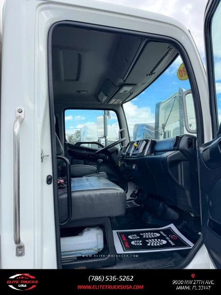 2020 Hino 268 image 18
