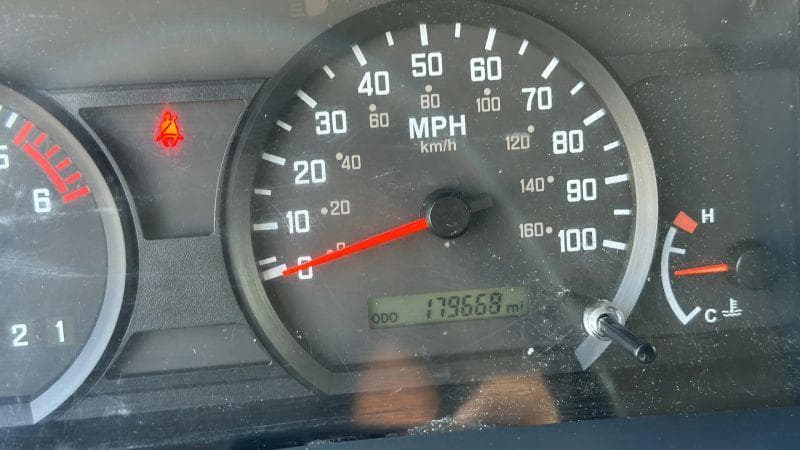 2019 Isuzu NPR image 11