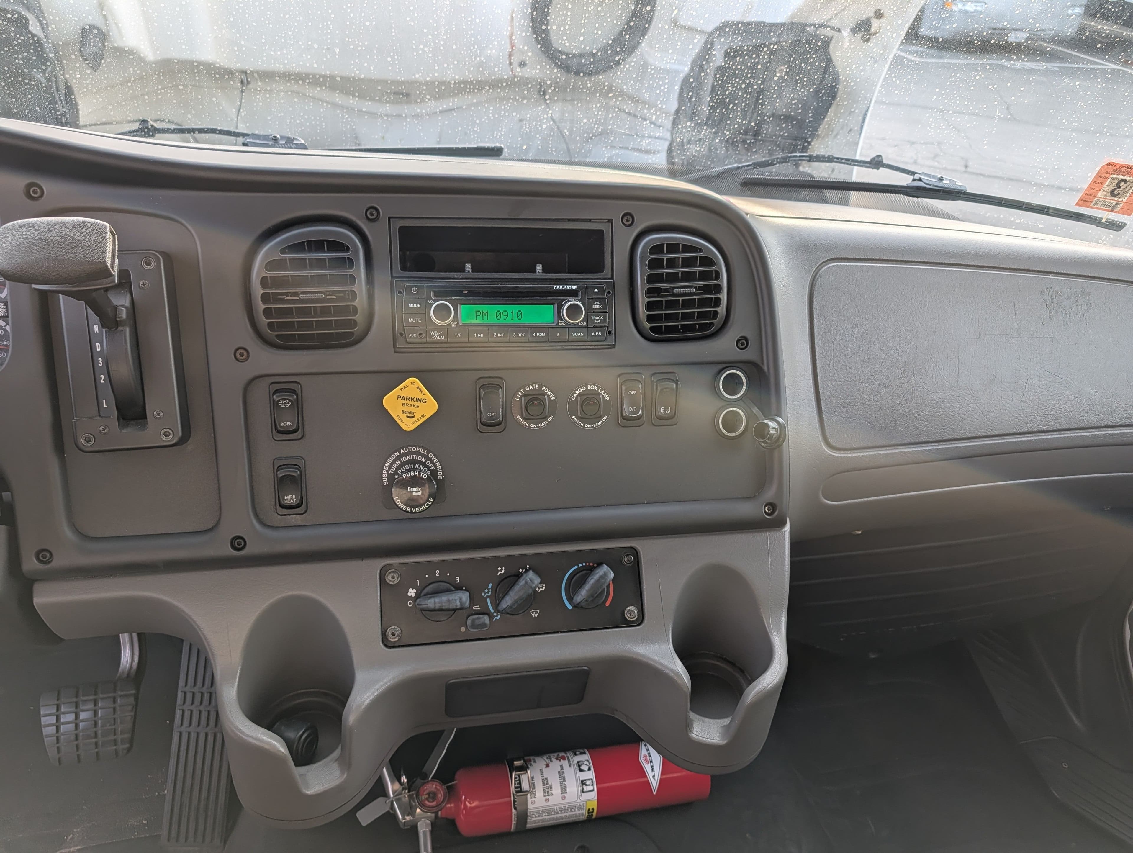 2016 Freightliner M2 image 13