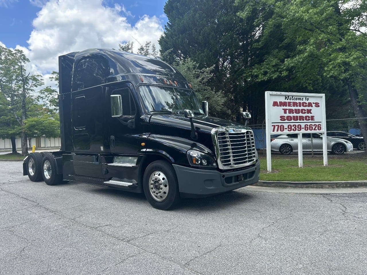 2020 Freightliner Cascadia 125 image 1