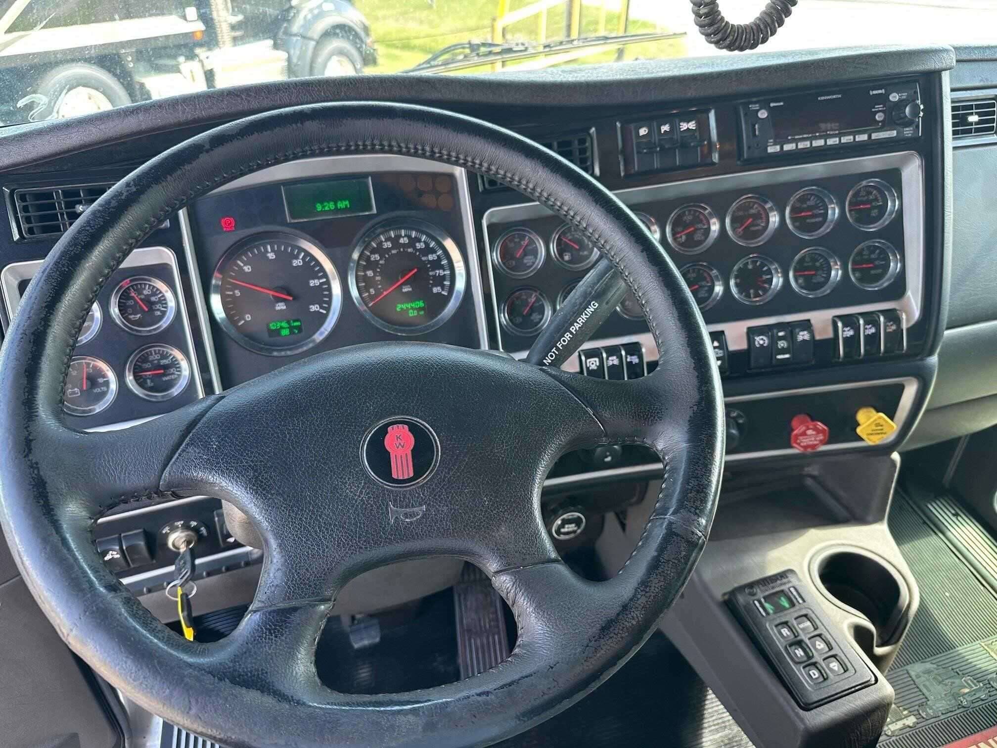 1992 Kenworth T800 image 6