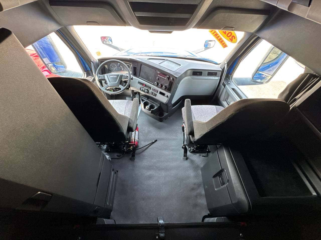 2022 Freightliner Cascadia 126 image 13