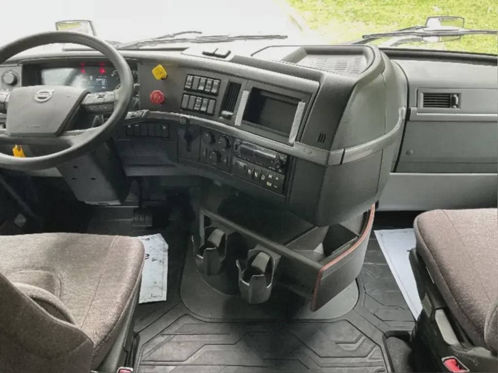 2022 Volvo VNL image 6