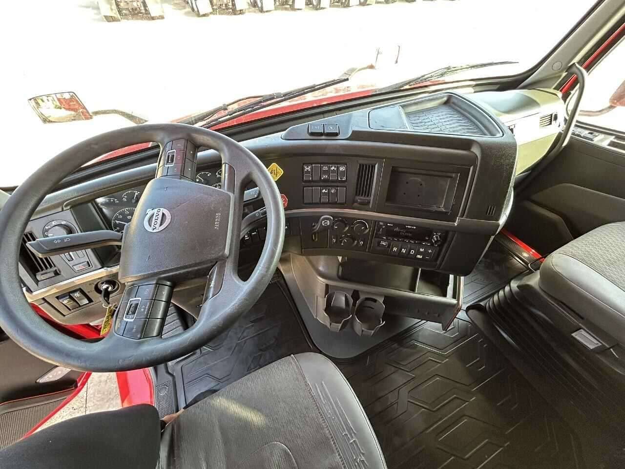 2022 Volvo VNL image 5