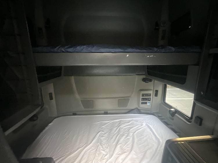 2023 International LT62F image 9