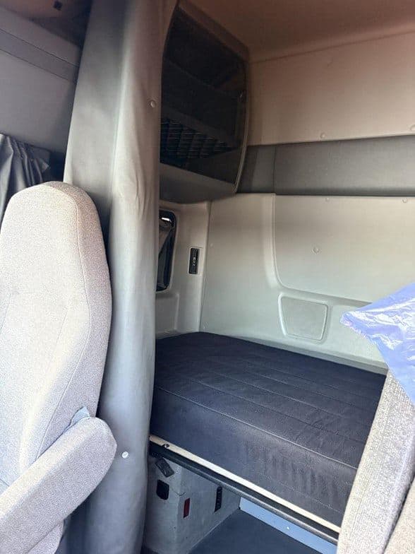 2021 INTERNATIONAL LT TNF112004 Web image 3