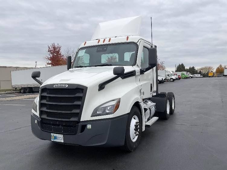 2021 Freightliner Cascadia image 3