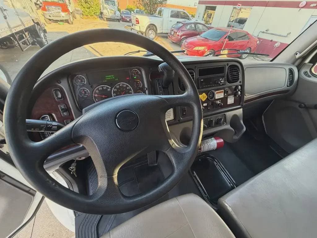 Used 2020 FREIGHTLINER Box Truck - Straight Truck, Moving Van, Expeditor-Hotshot - BUSINESS CLASS M2 106 For Sale image 8