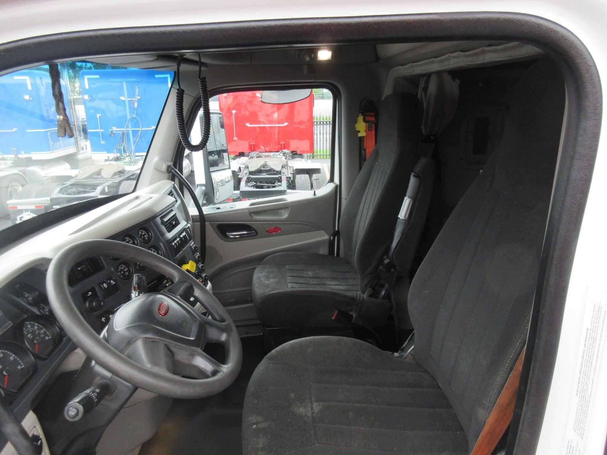 2019 Peterbilt 567 image 13