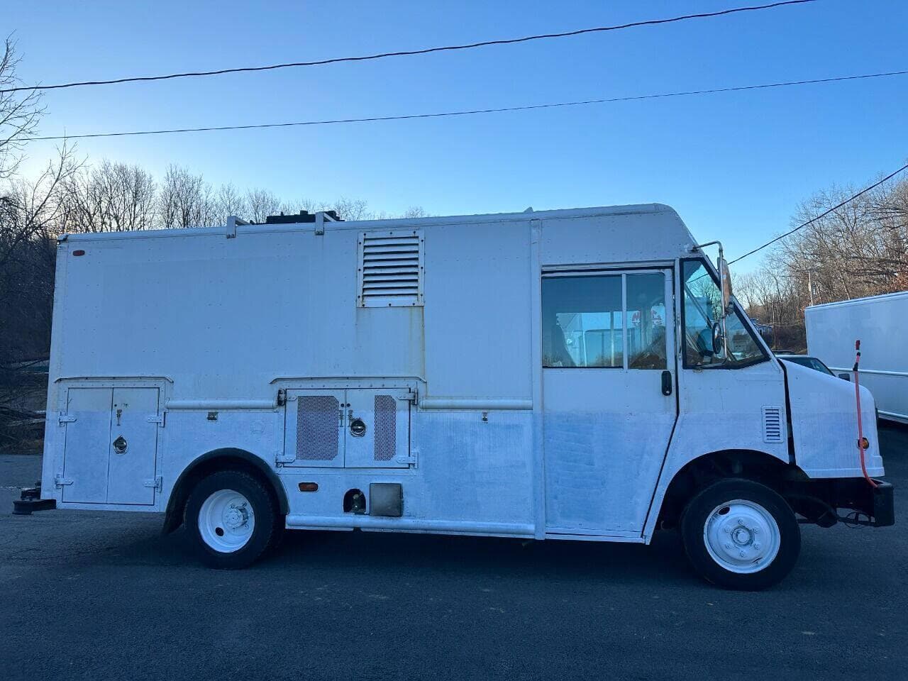 2010 Freightliner MT45 image 12