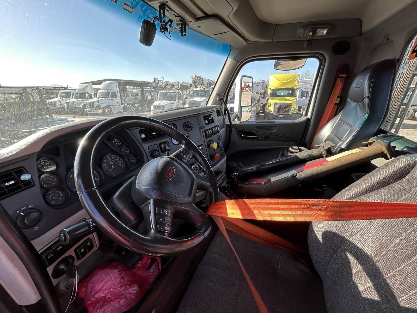 2018 Peterbilt 579 image 6