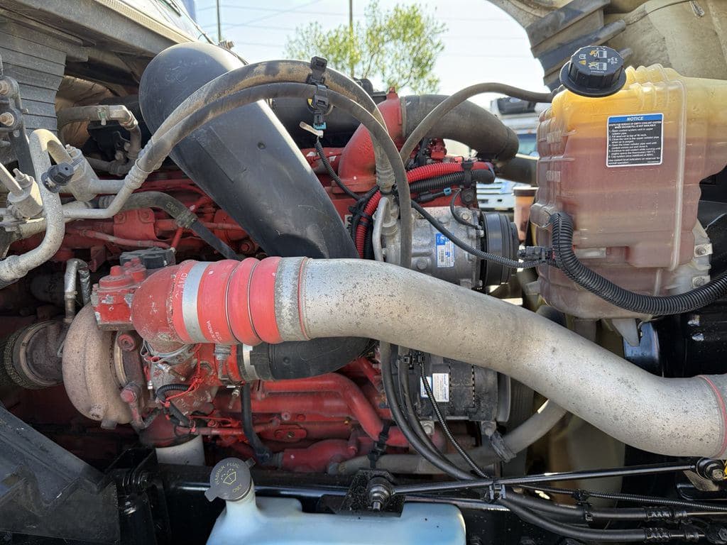 Used 2022 INTERNATIONAL LT625 image 16