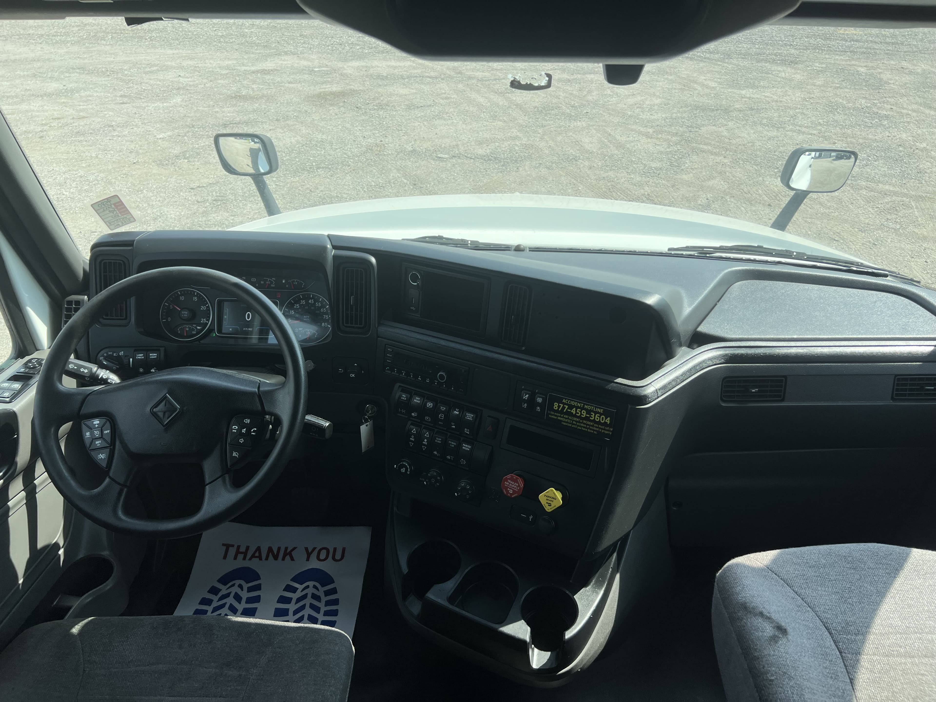 2022 International 1652 image 4