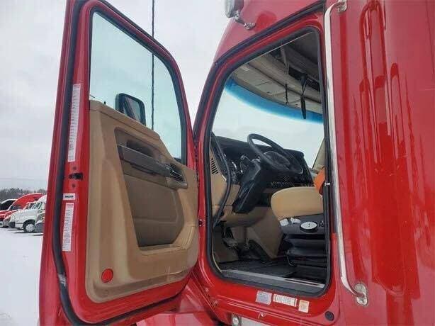 2019 KENWORTH T880 image 18