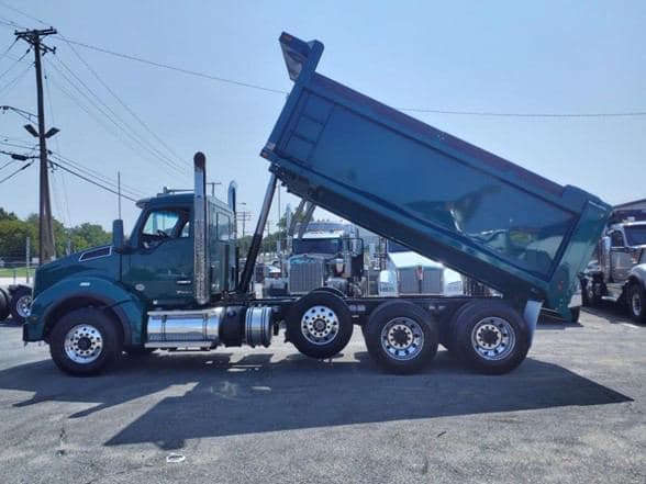 2025 Kenworth T880 image 17