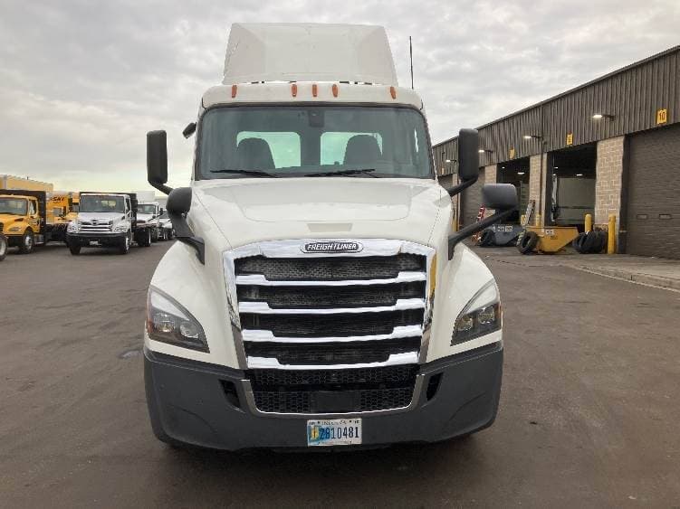 2019 Freightliner Cascadia image 2