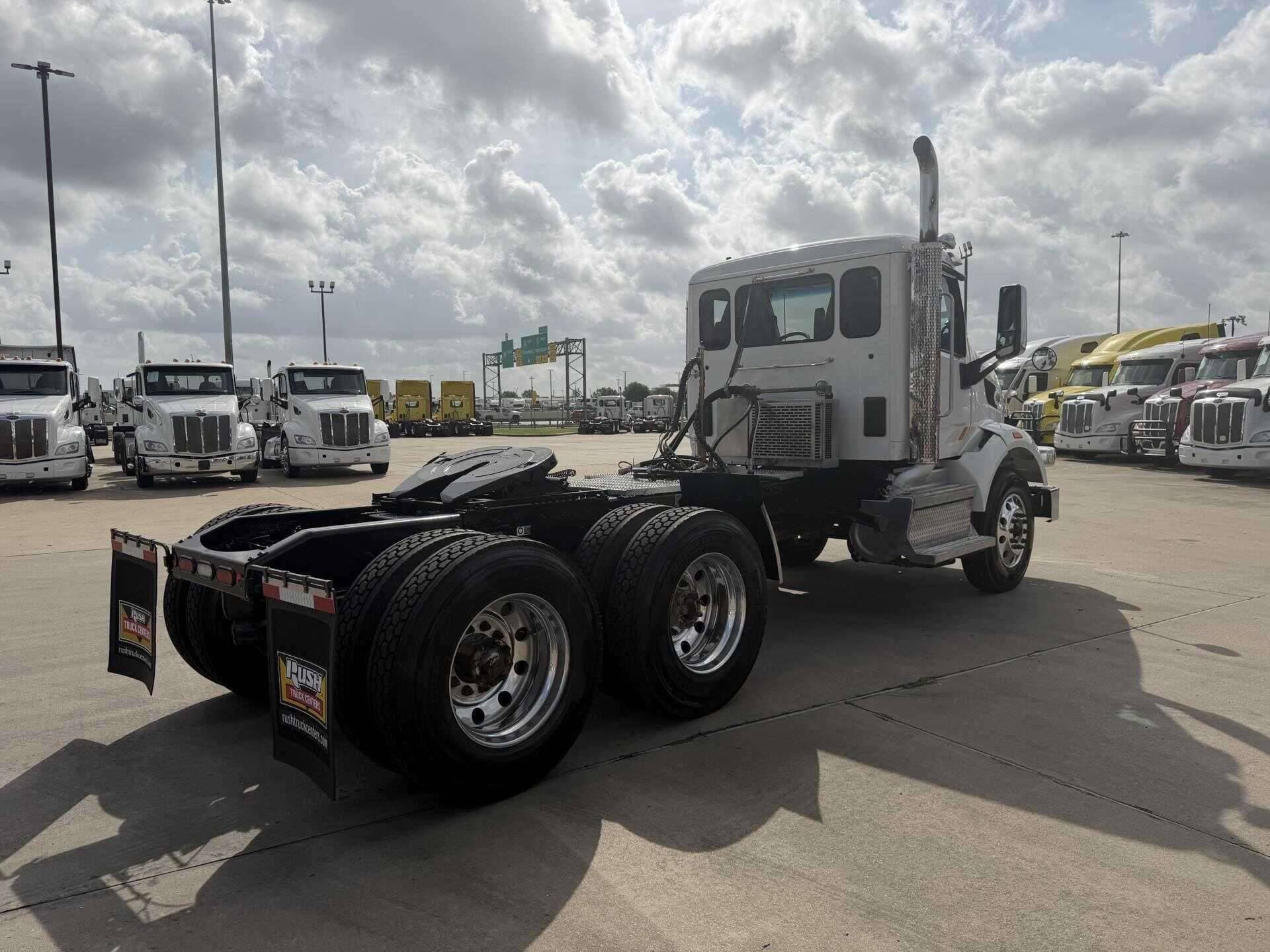 2020 Peterbilt 567 image 7