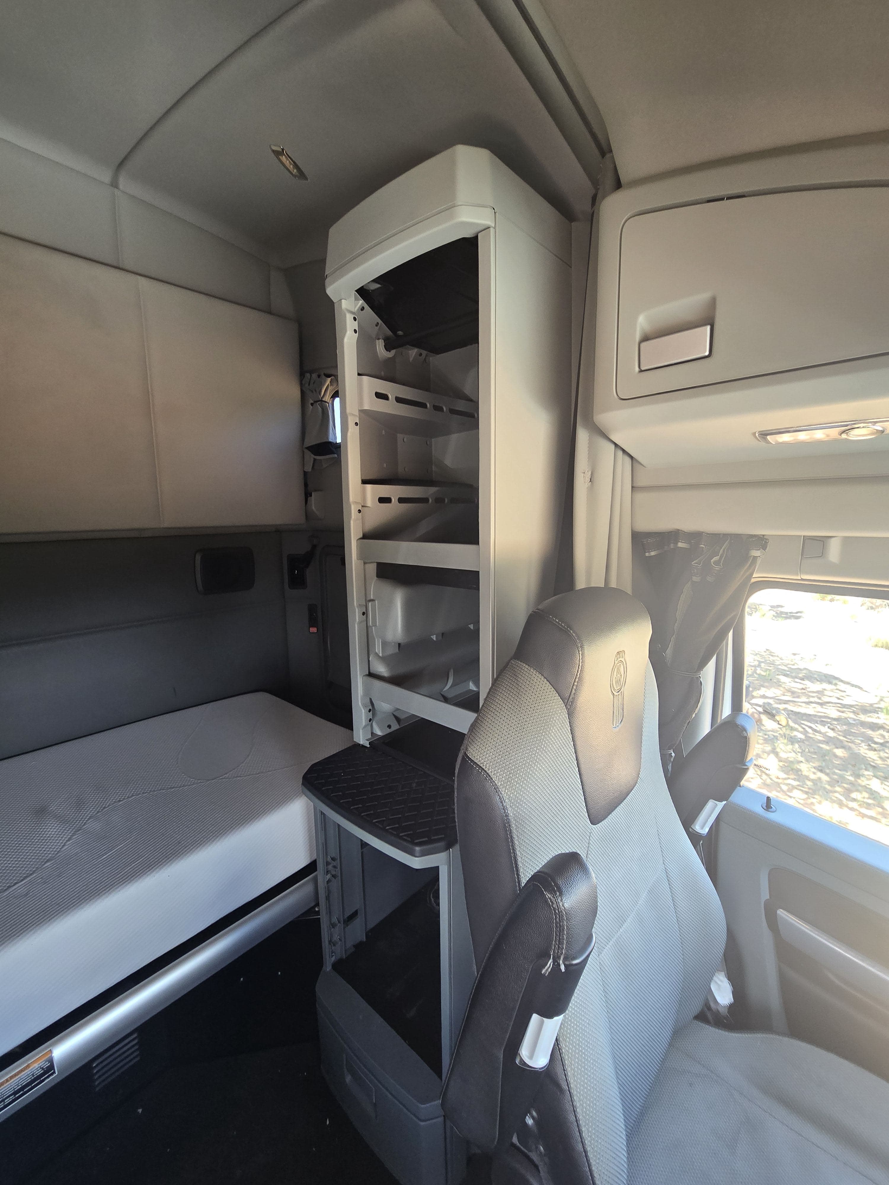 2020 Kenworth T680 image 13