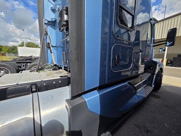 2023 Kenworth T680 image 10