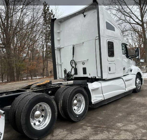 2021 Kenworth T680 image 5