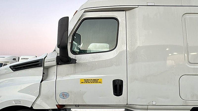 2021 Freightliner Cascadia 126 image 4