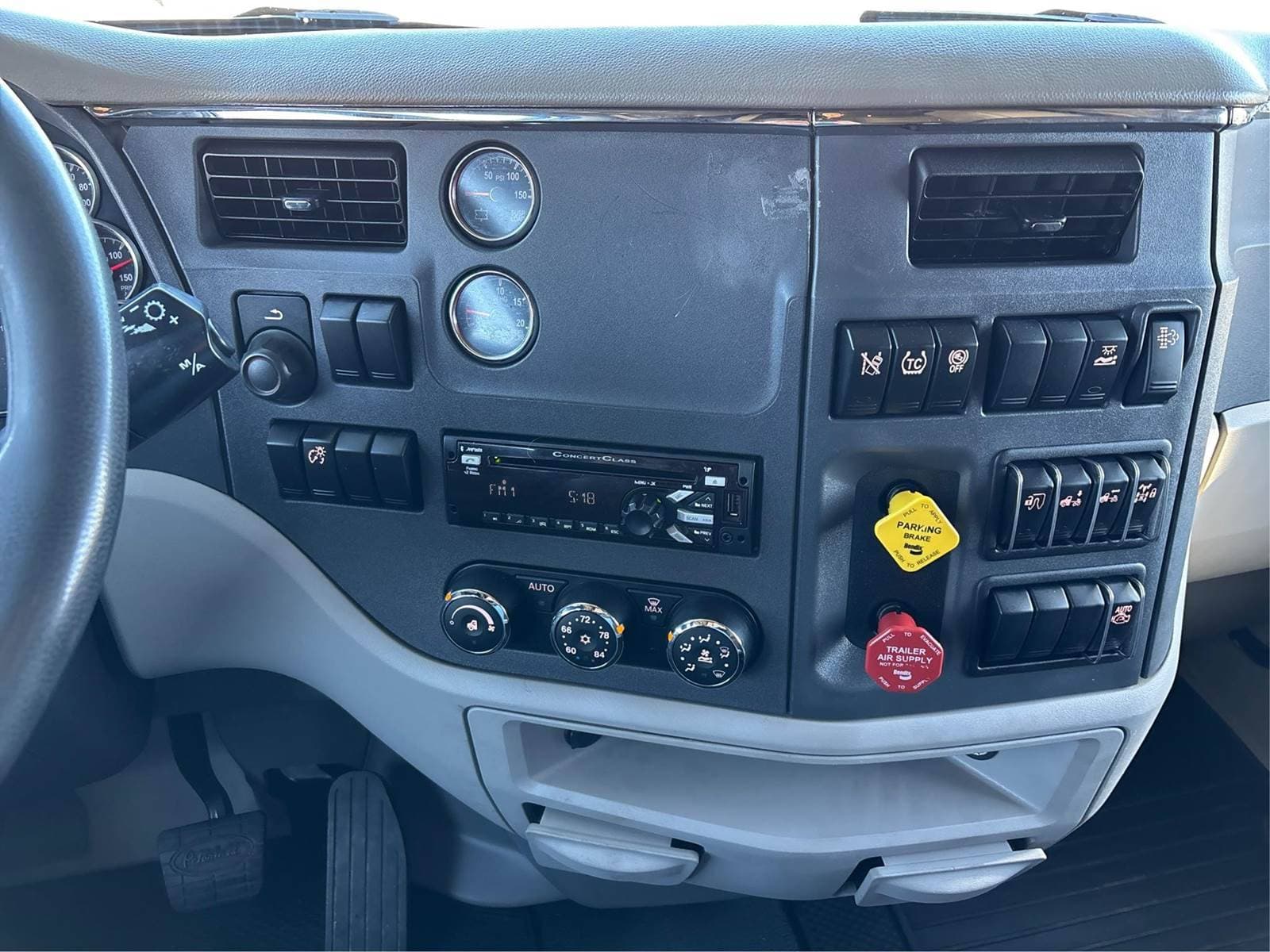 2021 Peterbilt 579 image 11