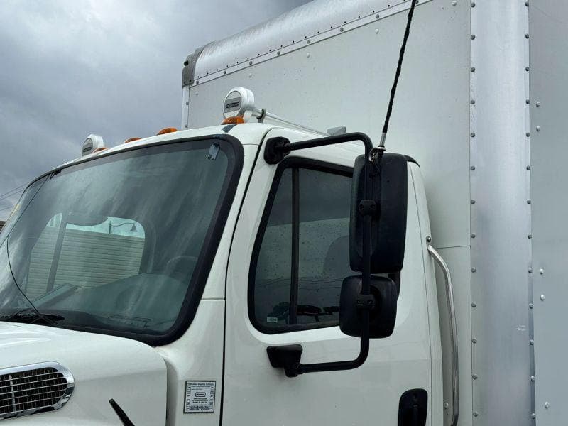 2019 Freightliner M2 106 image 10