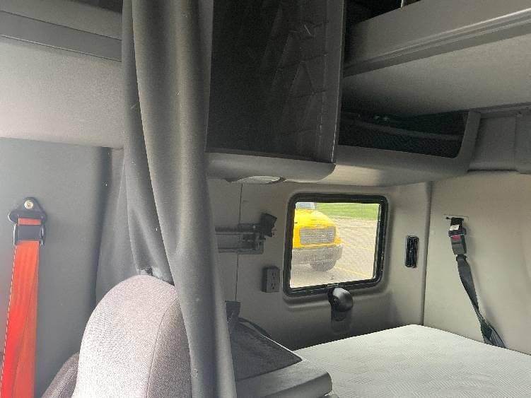 2023 International LT625 Sleeper Semi Truck - 73" Integral Sleeper, Cummins 450HP, 12 Speed Automatic image 7