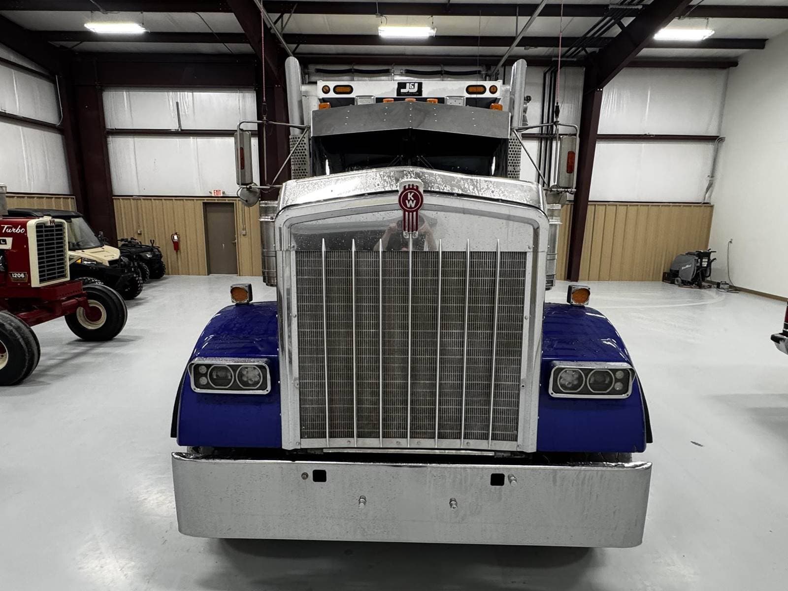 2022 Kenworth W9 Series image 6