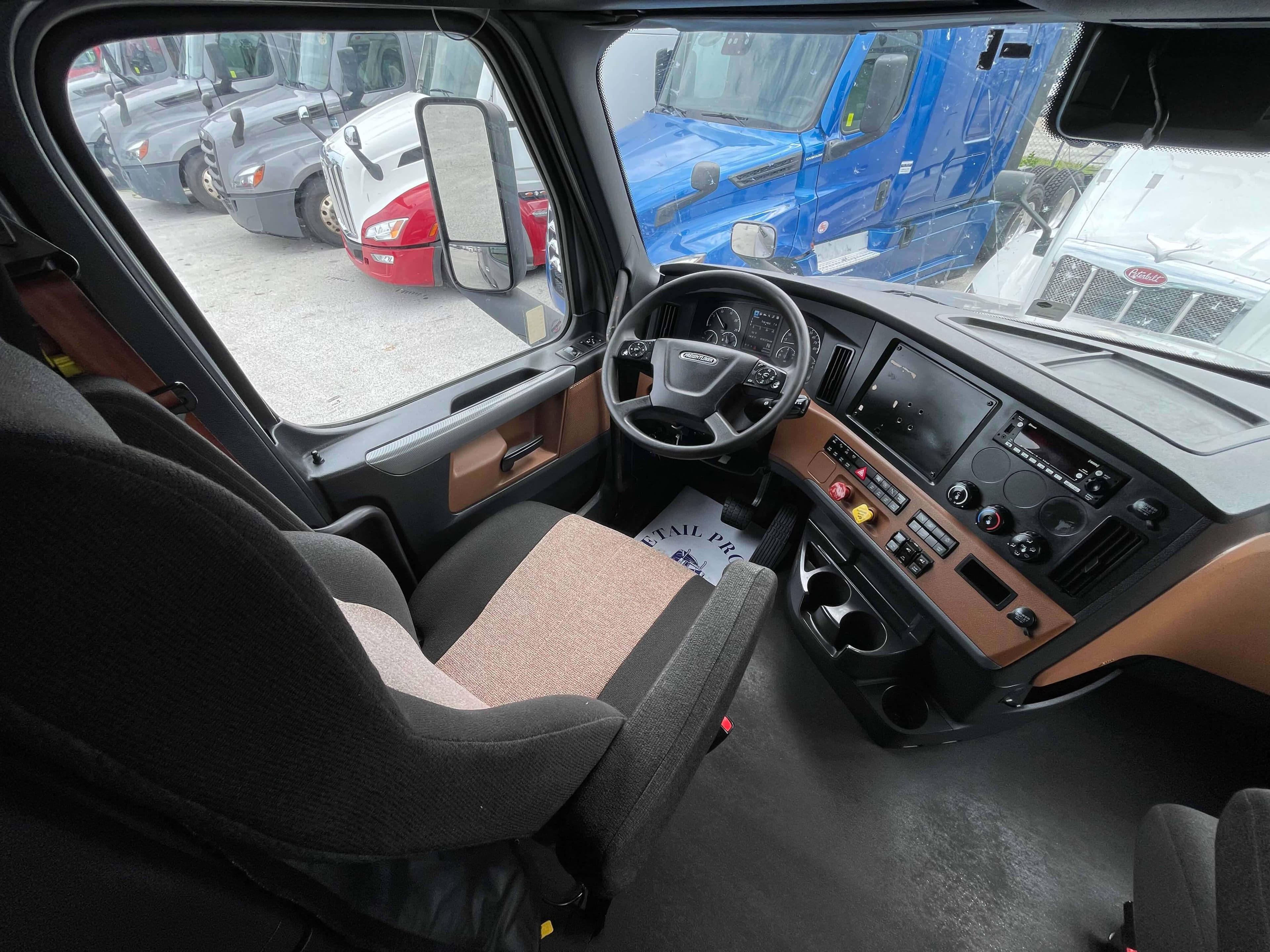 2022 Freightliner Cascadia 126 image 13