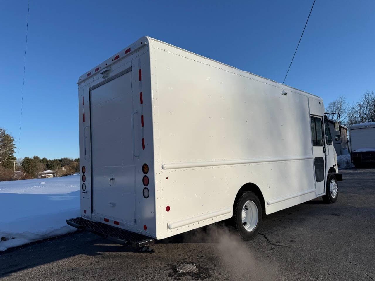 2021 Freightliner MT45 image 2