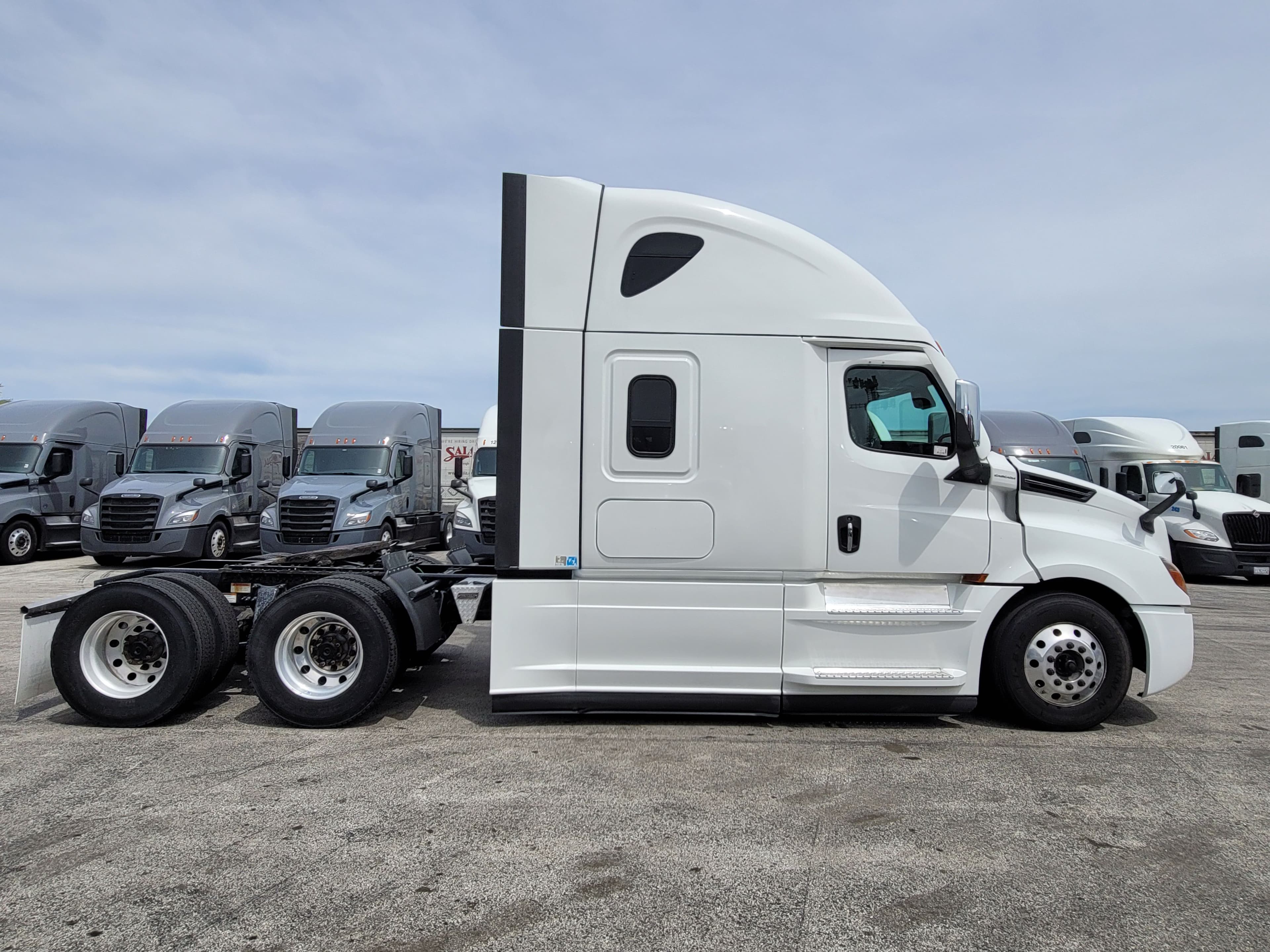 2022 Freightliner Cascadia 126 image 4