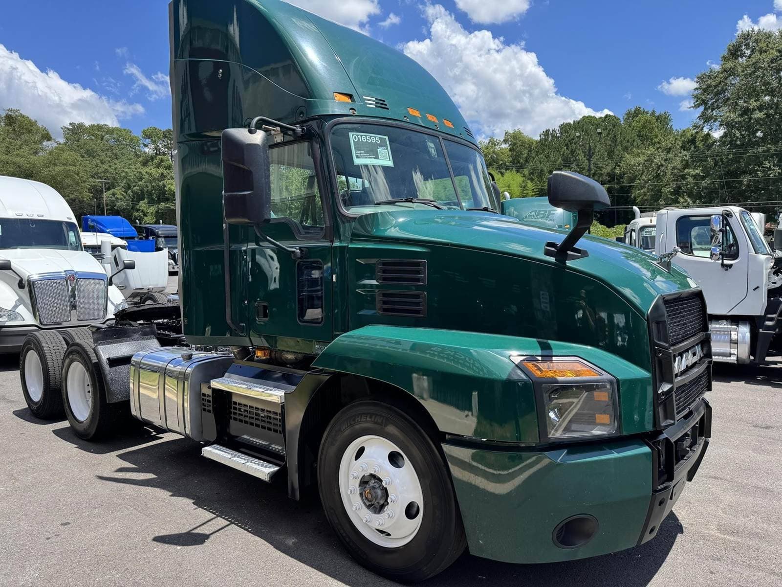 2020 Mack Anthem 64T Sleeper Semi Truck - MP8 415HP image 6