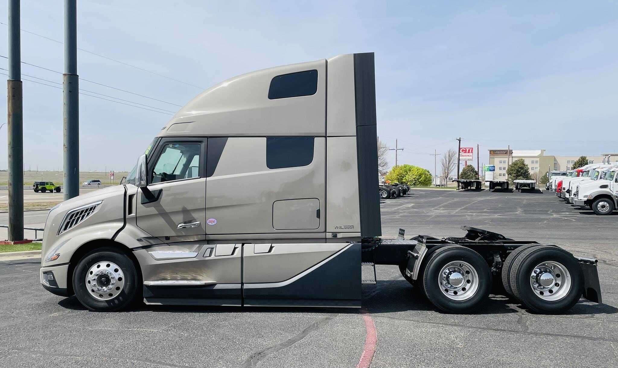 2025 Volvo VNL860 image 3