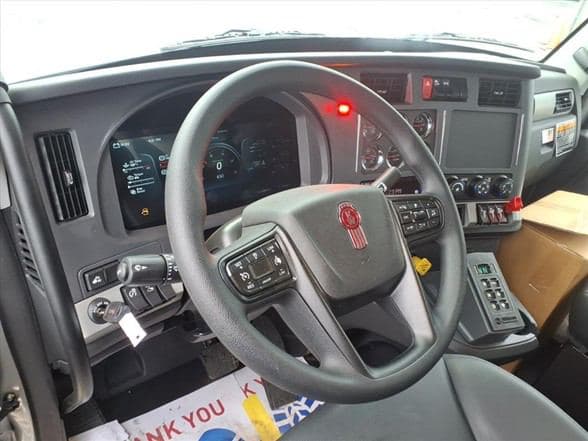 2026 Kenworth T880 image 17