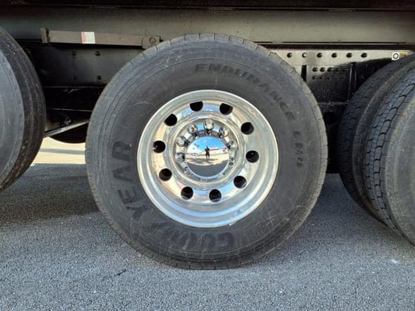 2025 Kenworth T880 image 35