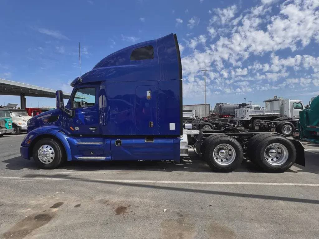 2022 Peterbilt 579 image 5