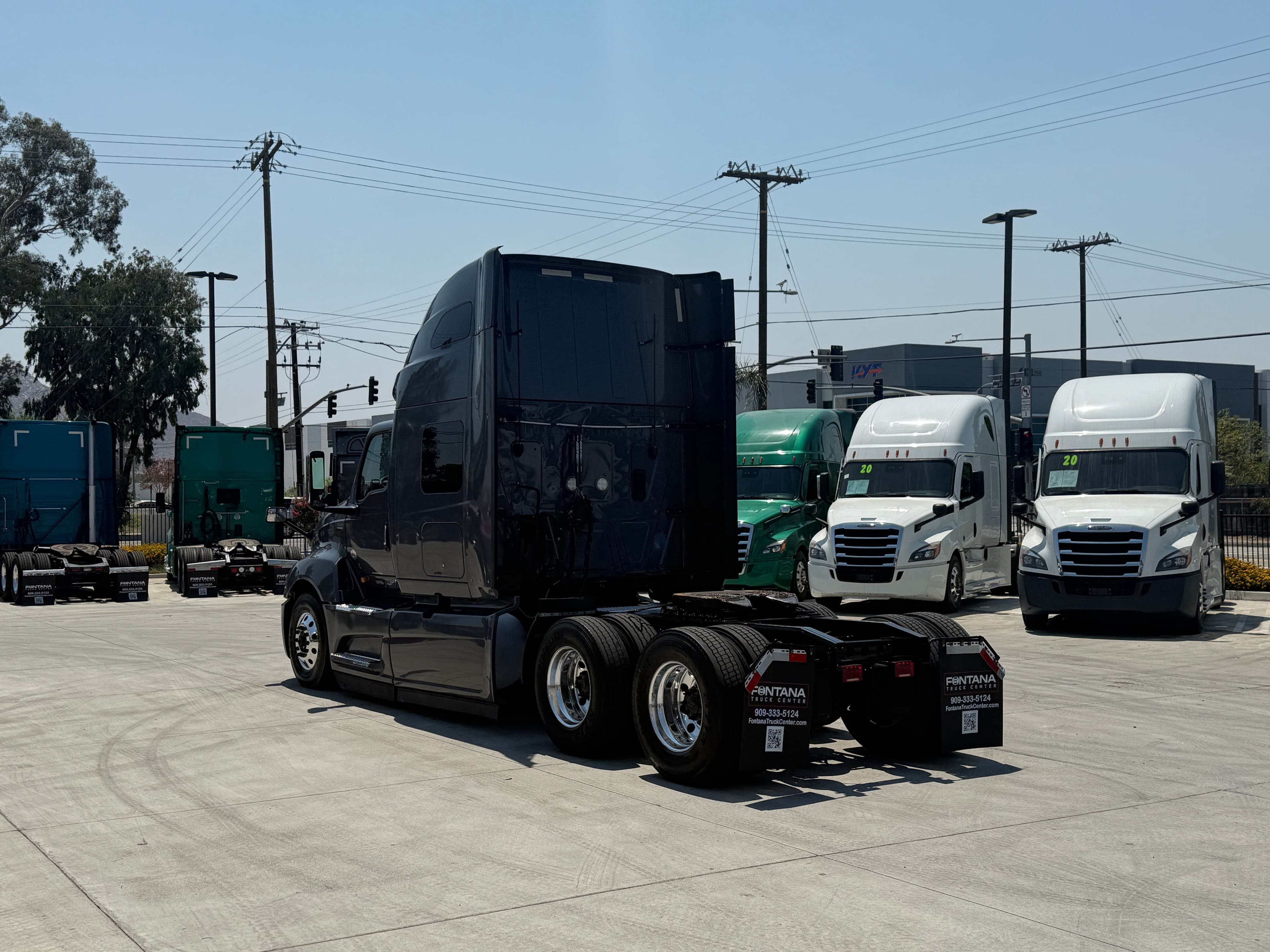 2021 International LT image 7