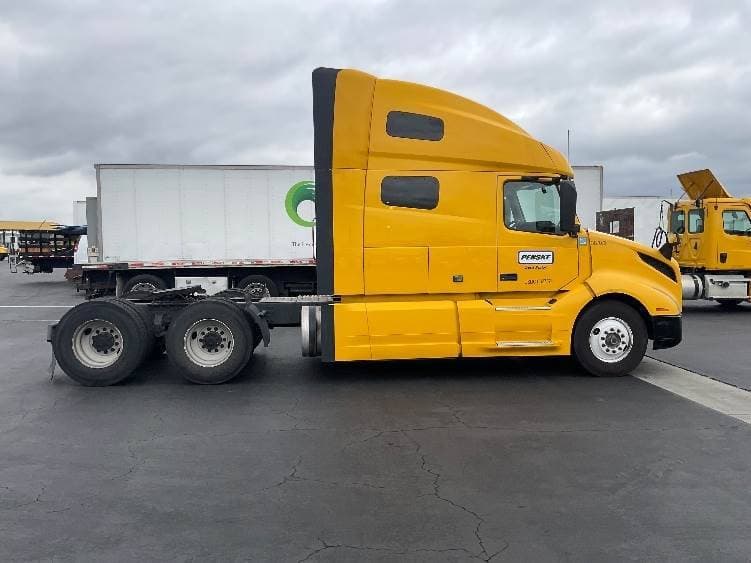 2022 Volvo VNL image 7
